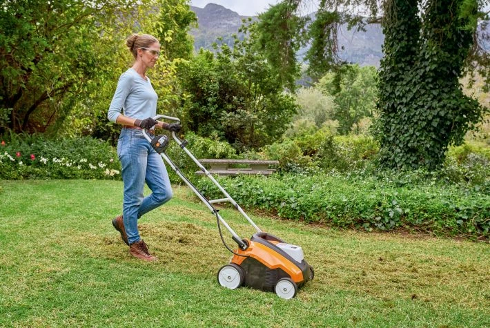 Stihl Akku-Rasenlüfter RLA 240 Grundgerät 4 Stihl Akku-Rasenlüfter RLA 240 Grundgerät – Bild 2